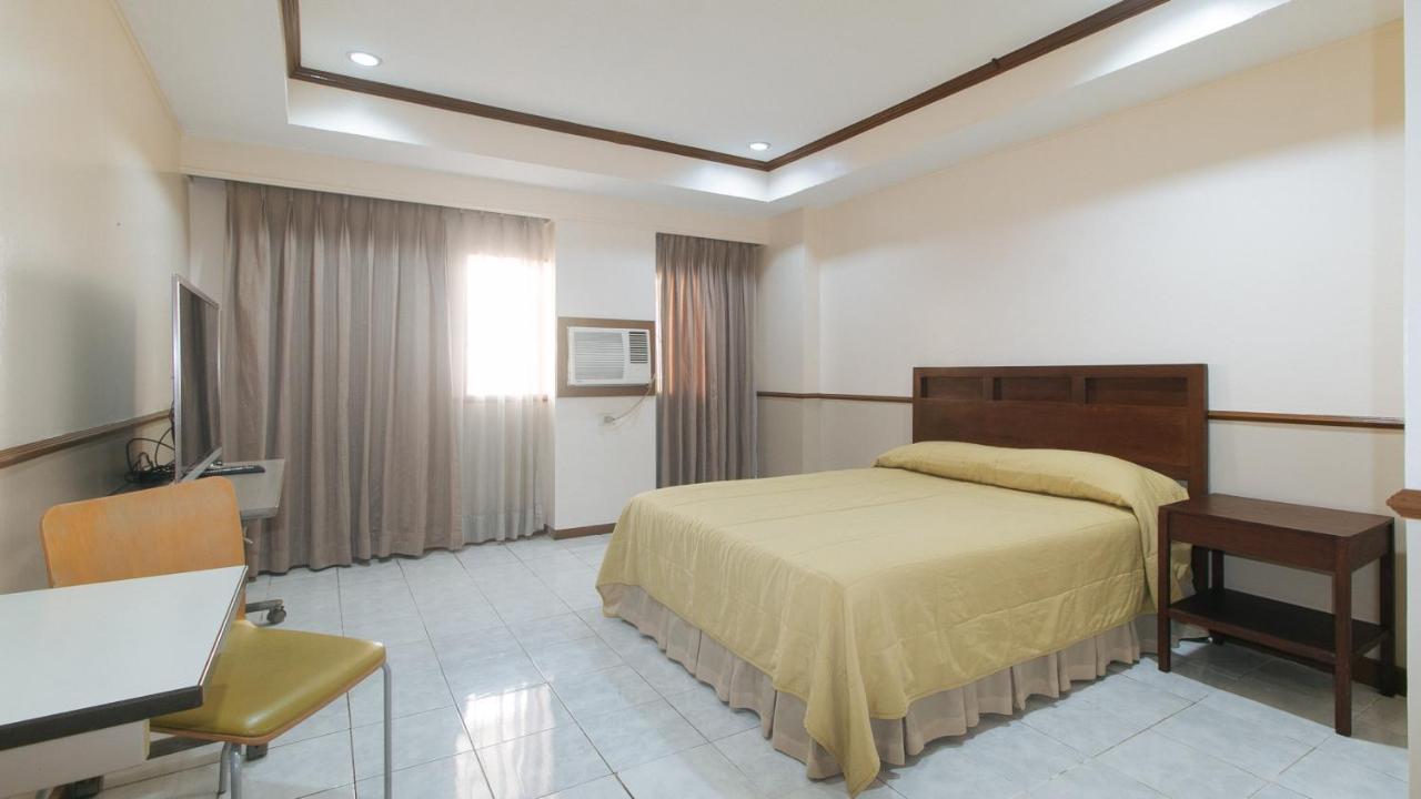 Garden Plaza Hotel Manila Exterior foto